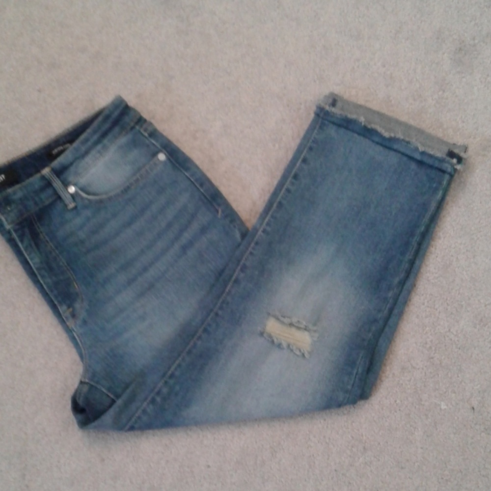 🎈NEW 🎈NINE WEST DESTRUCTED CHRYSTIE CAPRI JEAN